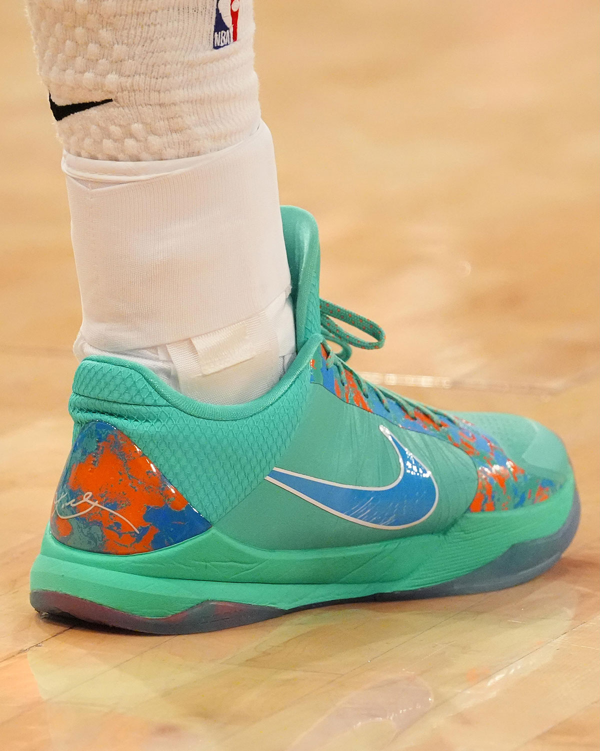 nike-kobe-5-protro-pe-de-jalen-brunson-knicks-2