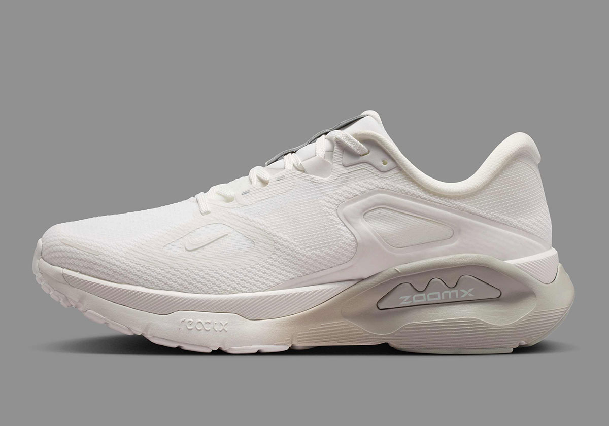 nike-structure-plus-monochrome-performance-lifestyle-3