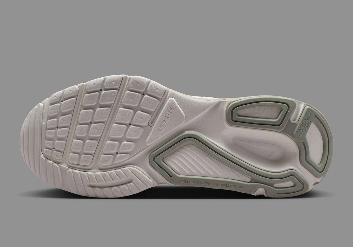 nike-structure-plus-monochrome-performance-lifestyle-4