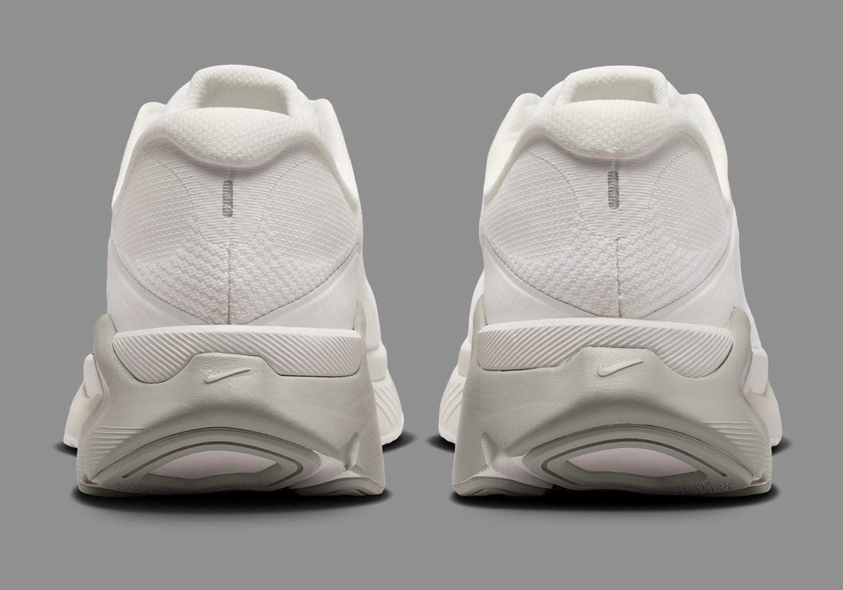 nike-structure-plus-monochrome-performance-lifestyle-7