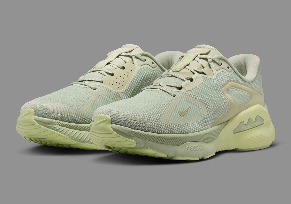 nike-structure-plus-monochrome-performance-lifestyle-8