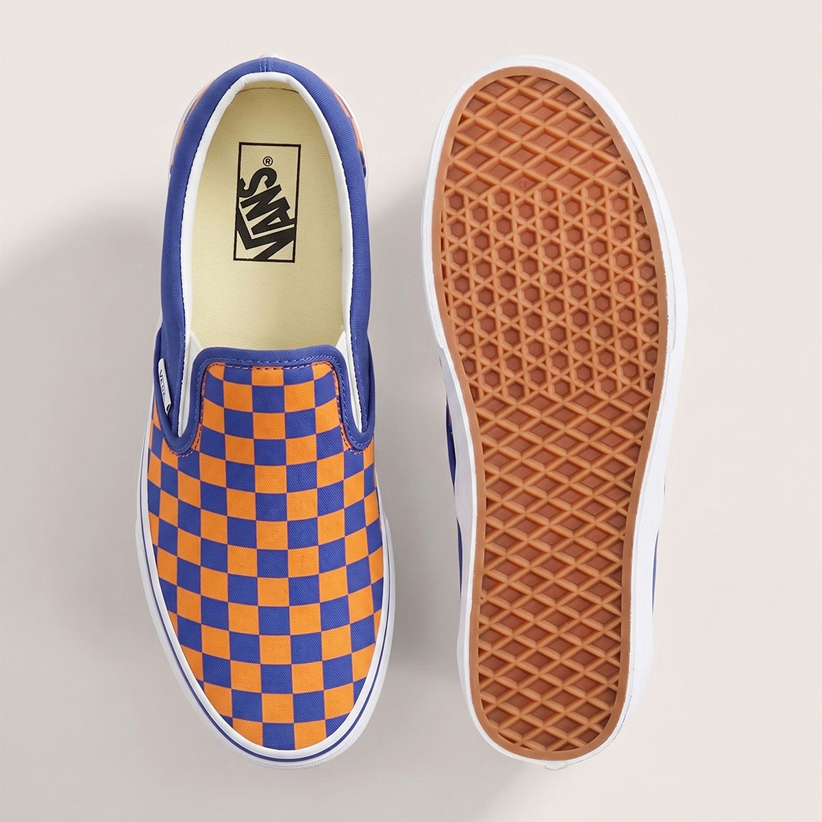 vans-checkerboard-slip-on-azul-e-laranja-knicks-3